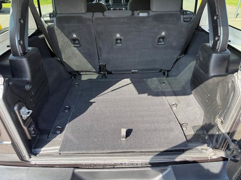 Used 2019 Jeep Wrangler Unlimited Sport S AWD/4WD image 10