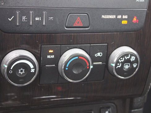 Used 2017 Chevrolet Traverse LT w/ Style and Technology Package image 35