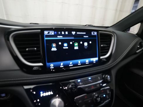 Used 2023 Chrysler Pacifica Touring-L w/ S Appearance Package image 6