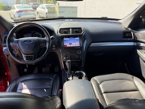 Used 2019 Ford Explorer XLT w/ Equipment Group 202A AWD/4WD image 14
