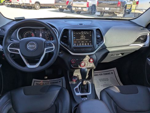 Used 2017 Jeep Cherokee Trailhawk w/ Comfort/Convenience Group image 15