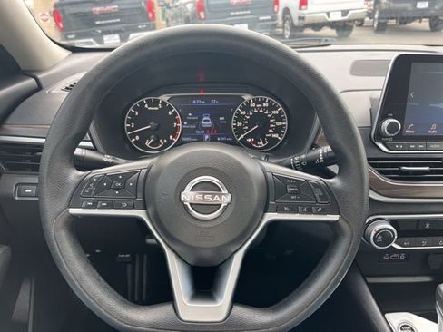 Used 2024 Nissan Altima 2.5 SV FWD image 36