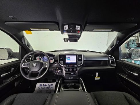 New 2026 RAM 1500 Express AWD/4WD image 12