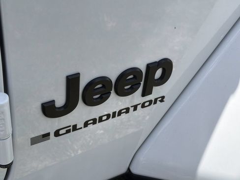 Used 2023 Jeep Gladiator Sport AWD/4WD image 27