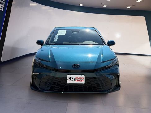 Used 2025 Toyota Camry SE FWD image 8