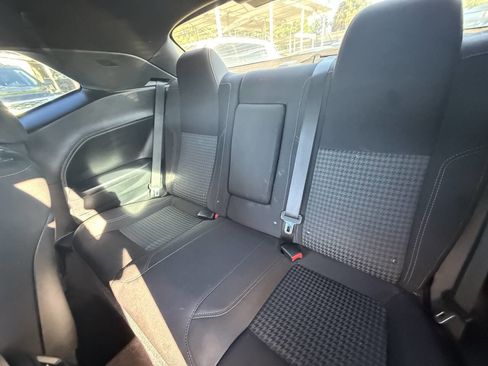 Used 2016 Dodge Challenger SXT image 8