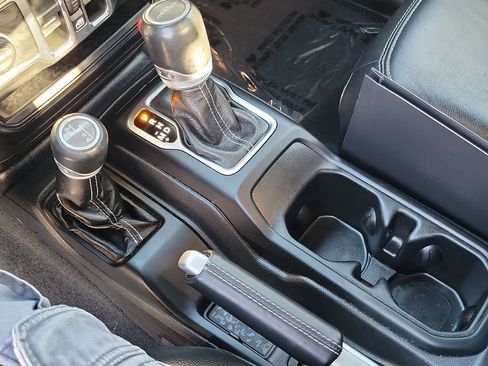 Certified 2022 Jeep Gladiator Overland w/ Popular Equipment Package image 11