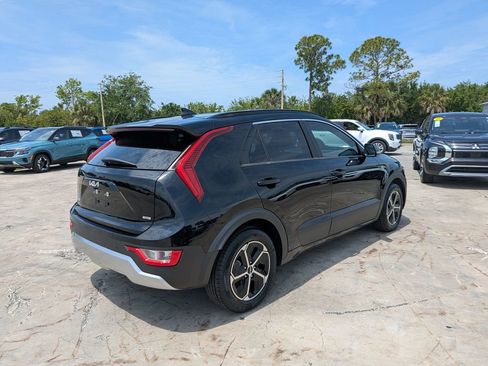 Certified 2024 Kia Niro EX FWD image 8