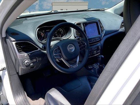Certified 2022 Jeep Cherokee Latitude Lux w/ Sun & Sound Group AWD/4WD image 13