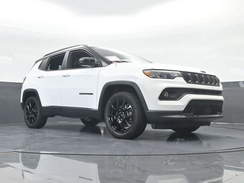 Used 2023 Jeep Compass Altitude image 61