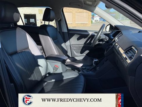 Used 2024 Volkswagen Tiguan SE AWD/4WD image 35