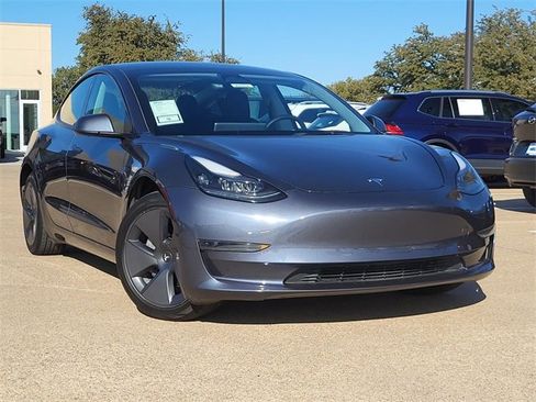 Used 2023 Tesla Model 3 Standard Range image 1