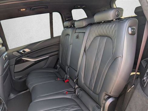 New 2026 BMW X7 M60i image 17