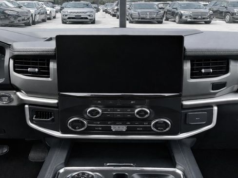Used 2024 Ford Expedition XLT RWD image 13