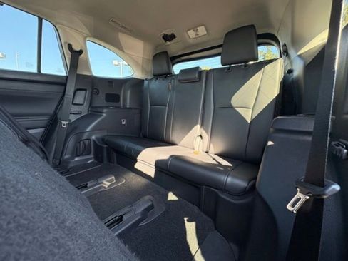 Used 2024 Toyota Highlander XLE image 76