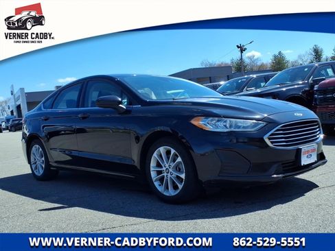 Used 2020 Ford Fusion SE image 1