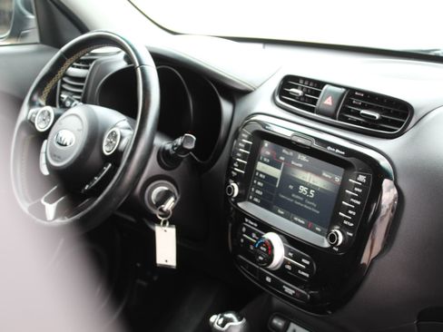 Used 2015 Kia Soul + w/ Audio Package FWD image 16
