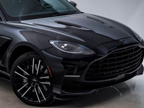 Used 2024 Aston Martin DBX 707 image 4