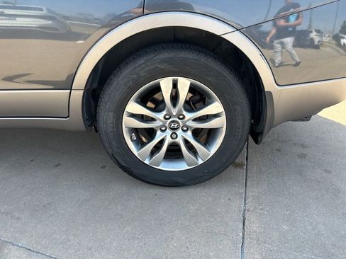 Used 2012 Hyundai Veracruz Limited w/ Navigation Pkg image 8