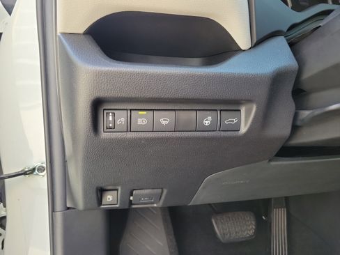 Used 2021 Toyota RAV4 XLE Premium AWD/4WD image 25