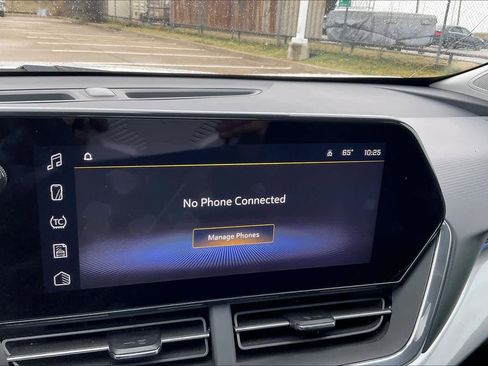 Certified 2025 Chevrolet Trax LT image 33