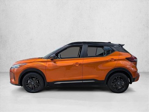 Used 2023 Nissan Kicks SR w/ SR Premium Package FWD image 9