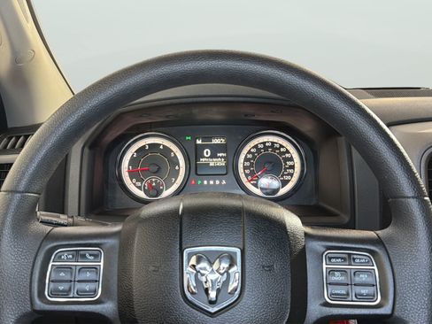 Used 2018 RAM 1500 Express AWD/4WD image 30