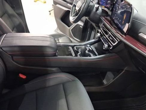 Used 2024 Chevrolet Traverse Z71 w/ Enhanced Driving Package AWD/4WD image 14