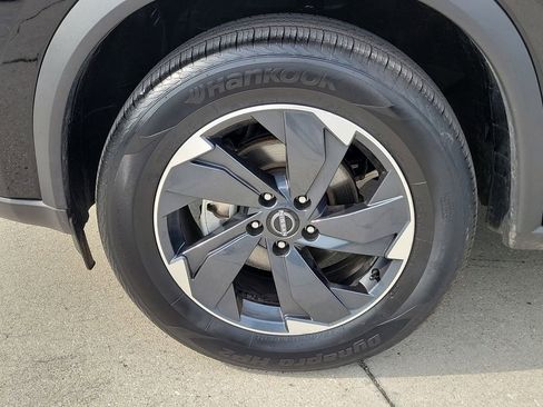 Used 2025 Nissan Rogue SV image 11