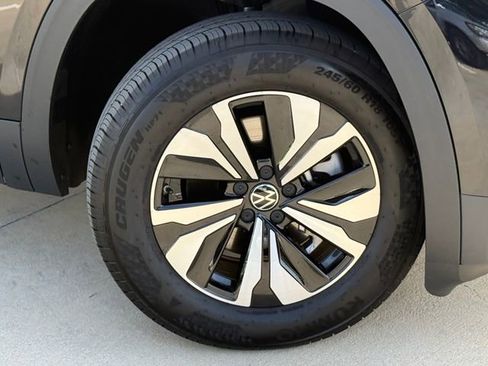 Used 2026 Volkswagen Atlas Cross Sport SE FWD image 2