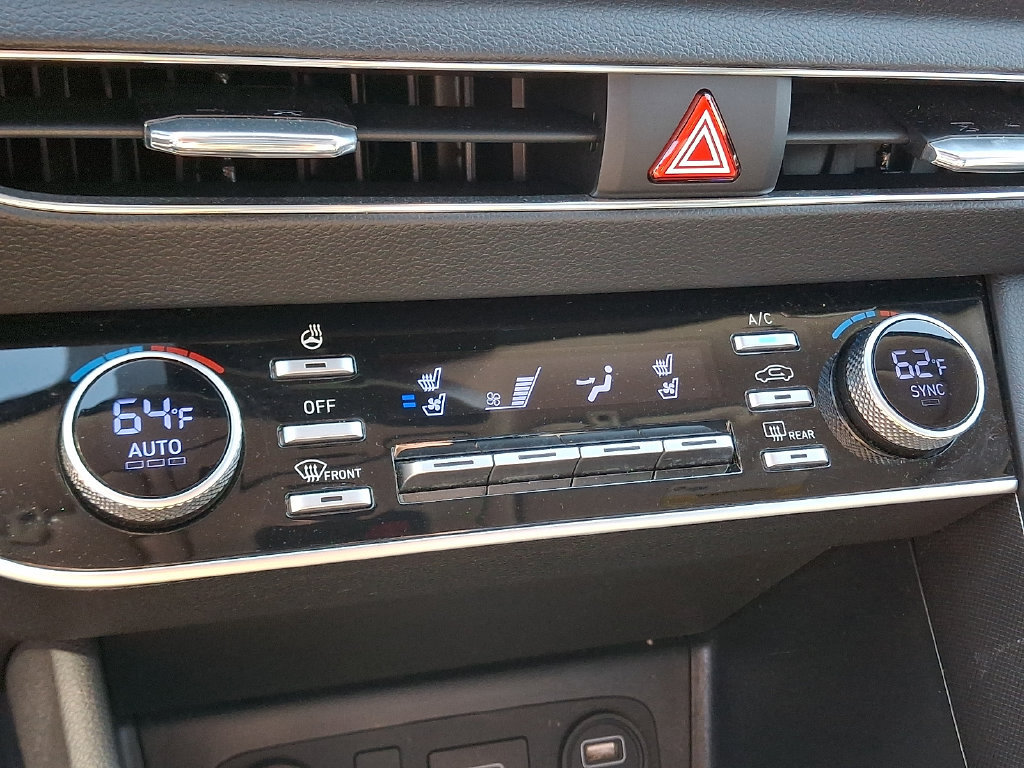 Used 2023 Hyundai Sonata Limited w/ Preferred Accessory Package FWD image 16