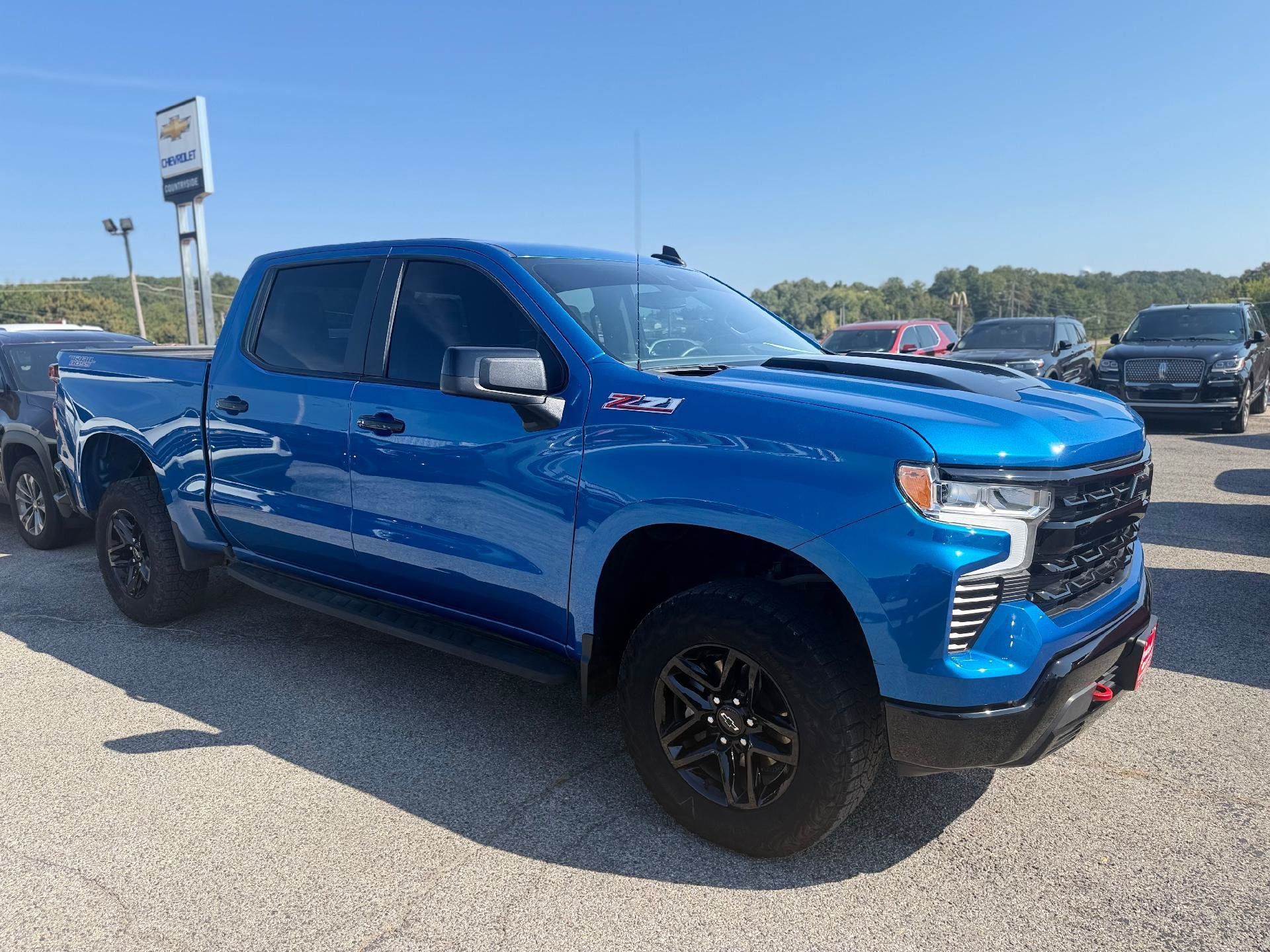 Used 2023 Chevrolet Silverado 1500 LT Trail Boss AWD/4WD image 1