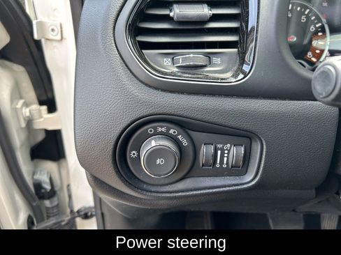 Certified 2022 Jeep Renegade Altitude image 18