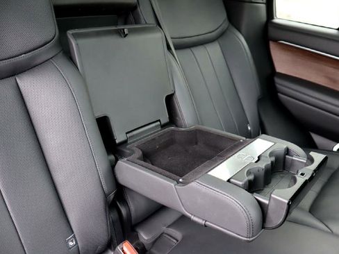 Used 2023 Land Rover Range Rover SE image 39