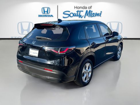Used 2023 Honda HR-V LX image 7