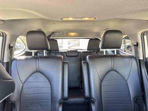 Used 2022 Toyota Highlander XLE image 9