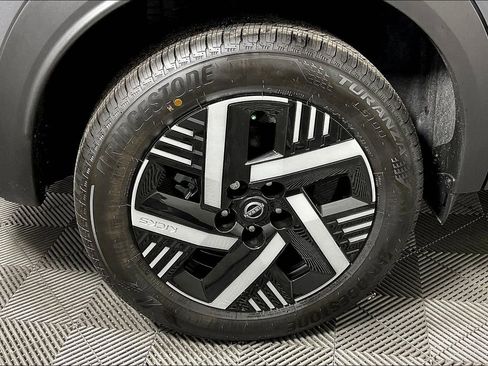 Used 2025 Nissan Kicks SV image 16