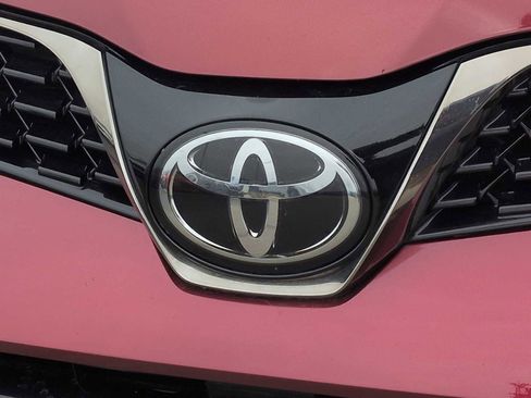 Used 2018 Toyota Sienna SE w/ Carpet Mat Package image 11