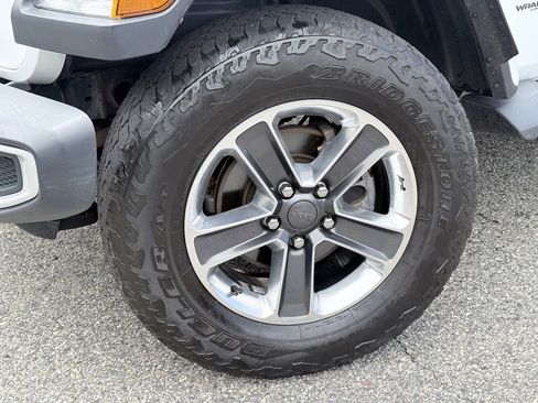 Used 2019 Jeep Wrangler Unlimited Sahara AWD/4WD image 2