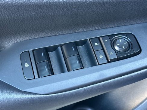 Used 2025 Toyota Prius Plug-In Hybrid image 17