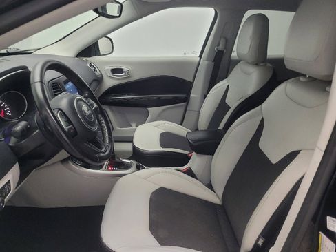 Used 2019 Jeep Compass Latitude FWD image 17