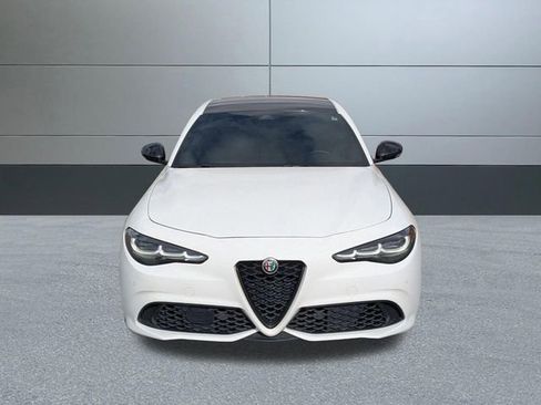 Used 2025 Alfa Romeo Giulia AWD image 9