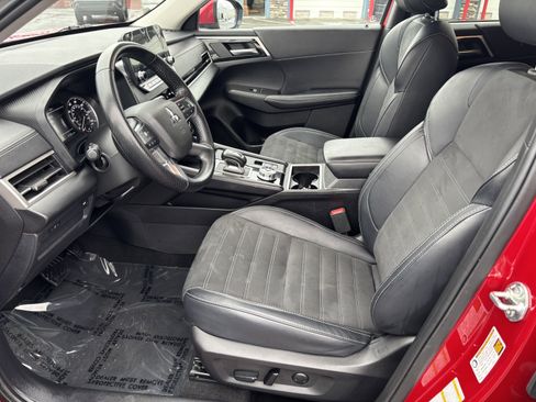 Used 2024 Mitsubishi Outlander SE image 13
