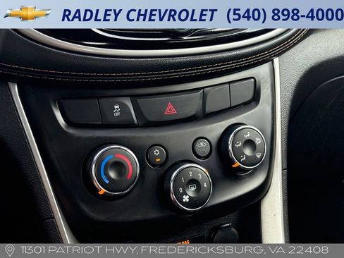 Used 2019 Chevrolet Trax LT w/ LT Convenience Package image 17