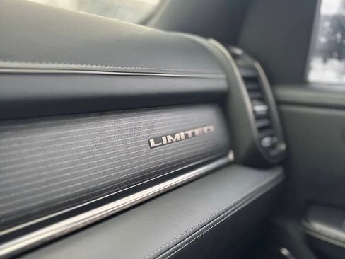 Used 2019 RAM 1500 Limited w/ Body Color Bumper Group AWD/4WD image 18