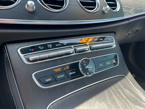 Used 2018 Mercedes-Benz E 400 4MATIC Sedan w/ Premium 3 Package image 25