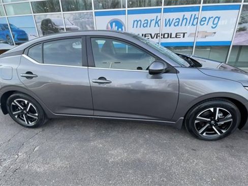 Used 2025 Nissan Sentra SV w/ Trunk Package image 9