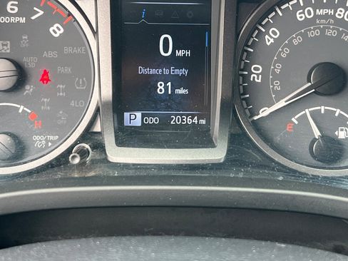 Used 2022 Toyota Tacoma TRD Off-Road w/ Technology Package image 24