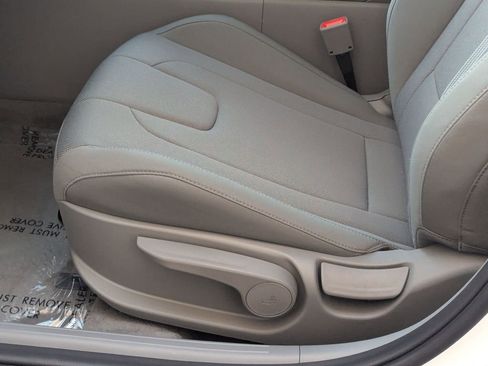 New 2025 Hyundai Elantra SE image 16