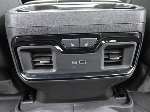 Used 2024 Chevrolet Silverado 2500 ZR2 w/ Technology Package image 19